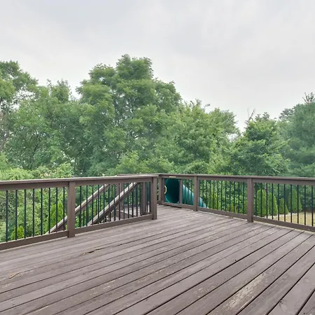 Prime Peoria Retreat With Deck And Fireplace!