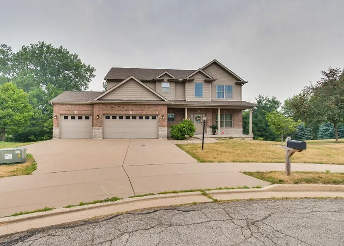 Prime Retreat W/ Deck & Fireplace! *