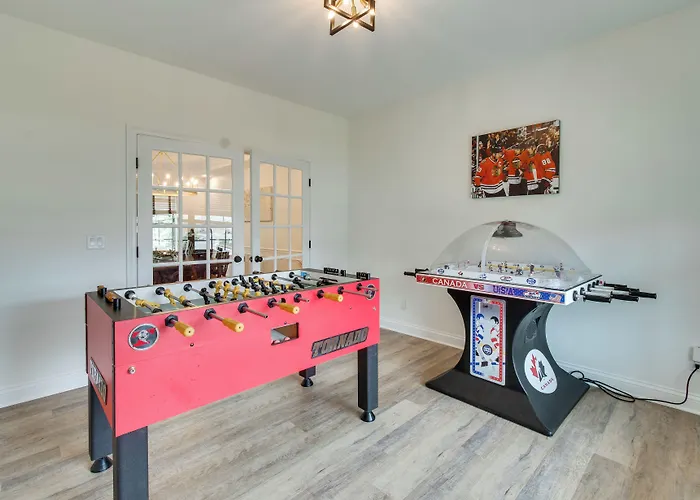 Prime Retreat W/ Deck & Fireplace! Сasa de vacaciones Peoria