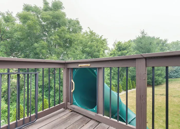 Prime Retreat W/ Deck & Fireplace! * Peoria